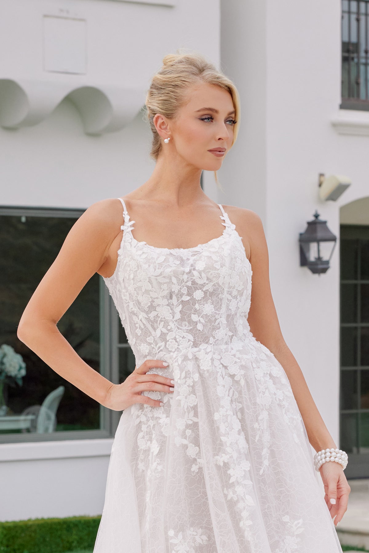 Floral Applique Embellished A-Line Wedding Gown w/ Scoop... – smcfashion.com Floral Applique Embellished A-Line Wedding Gown w/ Scoop... – smcfashion.com