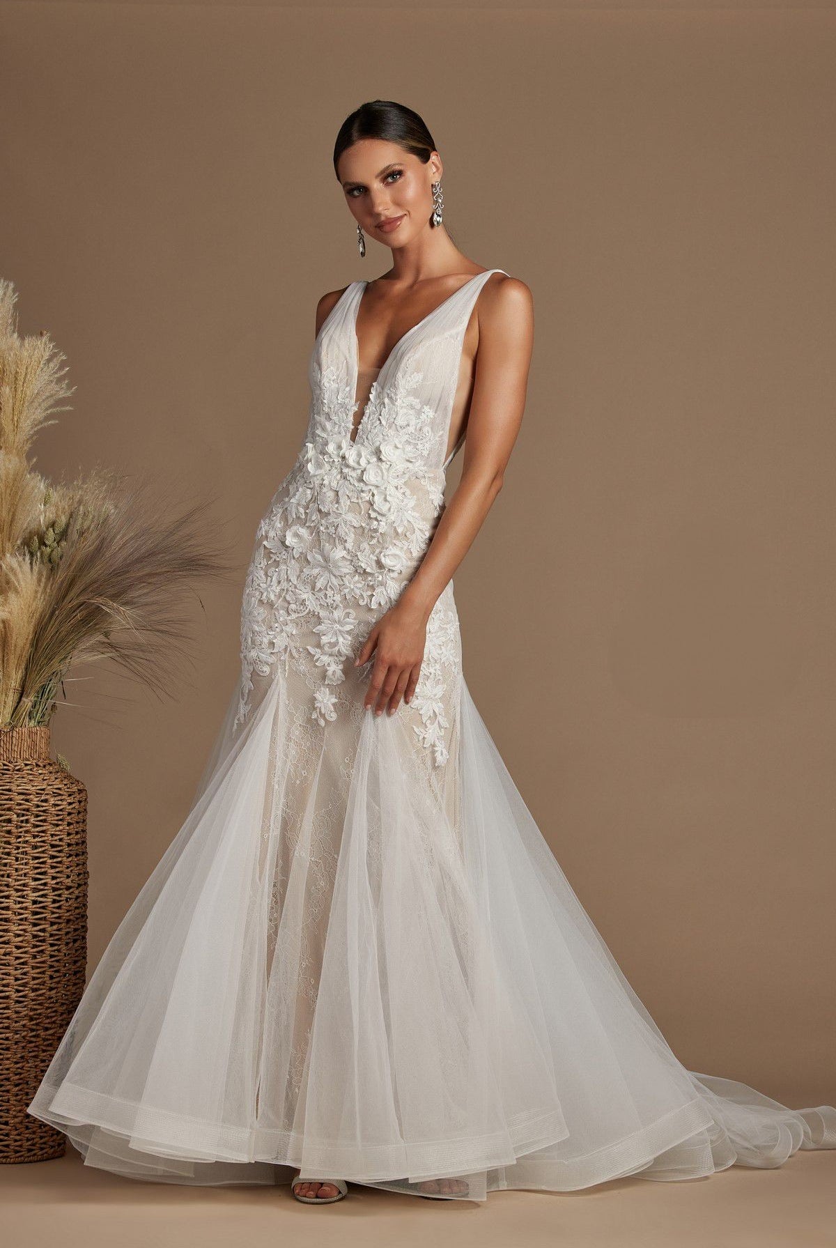 Embroidered Lace Tulle Skirt Open V-Back Long Wedding Dress NXJE917-Wedding Dress-smcfashion.com