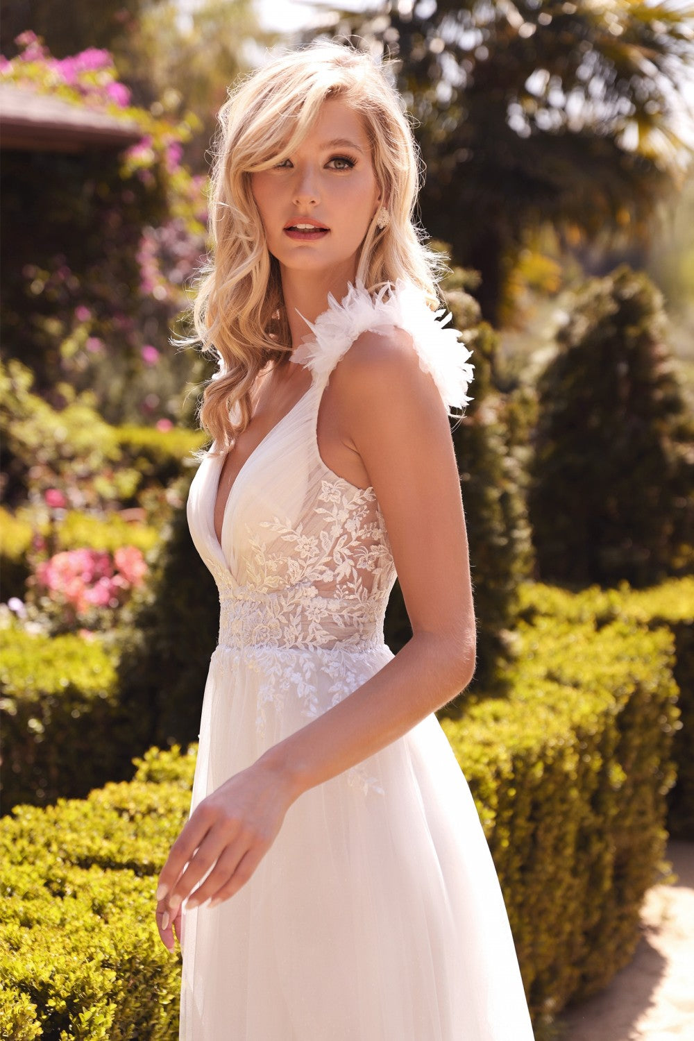 vintage wedding dress for sale A-line Floral Appliqué Waistline Sensual V-neckline Backless Bodice Lo – smcfashion.com